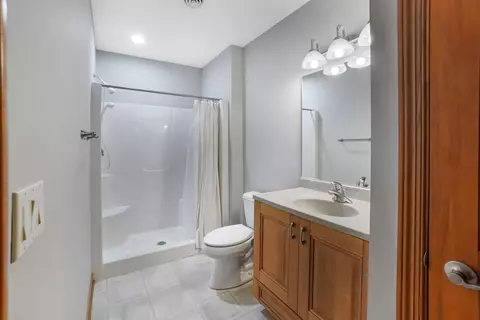 Bath - 805 E Pearson, Milwaukee, WI 53202 photo 2 of 5