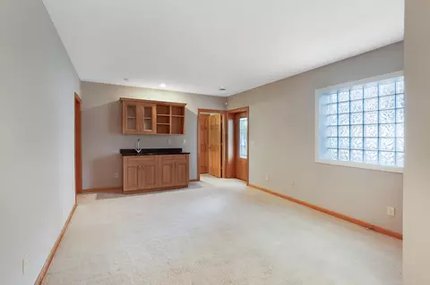 Living - 805 E Pearson, Milwaukee, WI 53202 photo 7 of 9