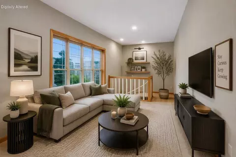 Living - 805 E Pearson, Milwaukee, WI 53202 photo 6 of 9