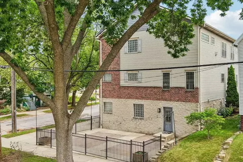 Exterior - 805 E Pearson, Milwaukee, WI 53202 photo 5 of 6