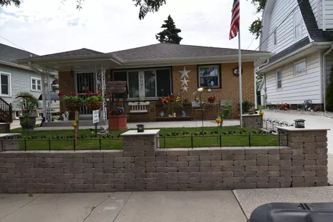 609 Blaine, Racine, WI 53405