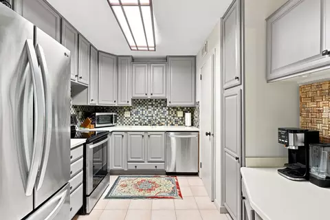 2440 W Good Hope #46, Glendale, WI 53209