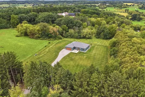 w290s6625 Holiday, Mukwonago, WI 53189