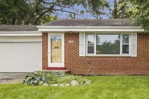 921 W Theresa, Glendale, WI 53209