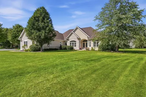 363 Sunshine, Hartland, WI 53029