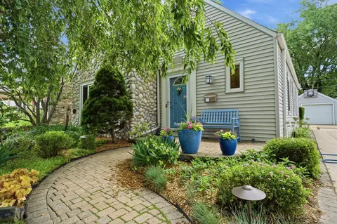 3929 S S Lk, Saint Francis, WI 53235