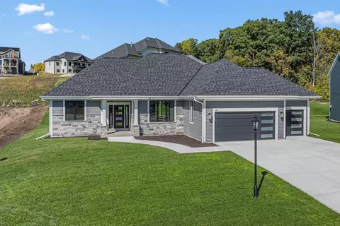 110 Retzer Vw, Waukesha, WI 53188