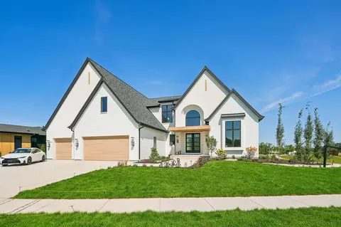 n50w18626 Woodfield, Menomonee Falls, WI 53051