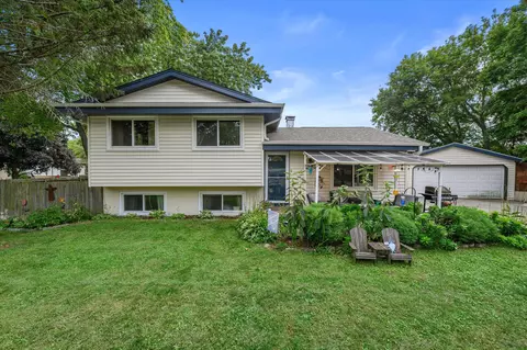 2645 Holly Grv, Racine, WI 53402