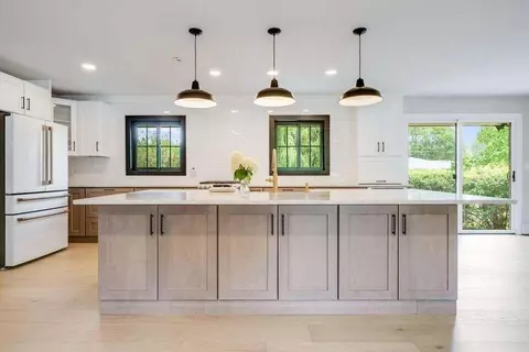 2050 Mt Kisco, Elm Grove, WI 53122