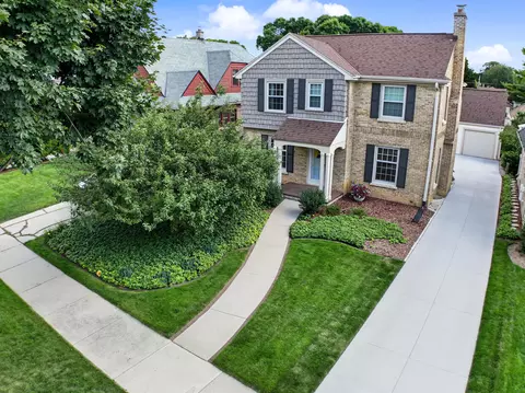 2520 Lefeber, Wauwatosa, WI 53213