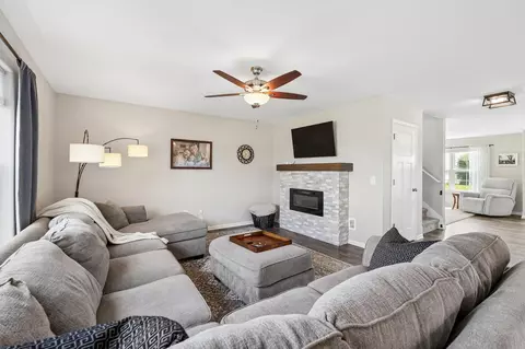 74 Weston Rdg, Oconomowoc, WI 53066