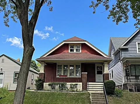 627 E Russell, Milwaukee, WI 53207