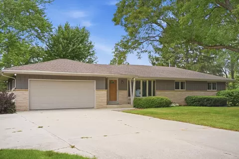 181 Highview, Cedarburg, WI 53012