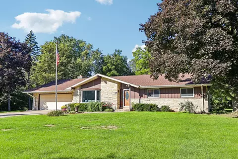 1555 Valley Rdg, Brookfield, WI 53005