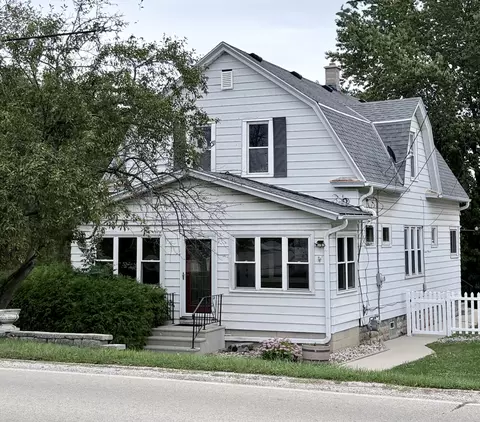 8860 S 5th, Oak Creek, WI 53154