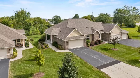 2826 W Villa, Franklin, WI 53132