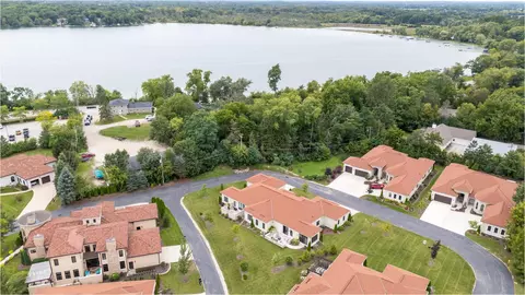 1611 Vico #22, Oconomowoc, WI 53066
