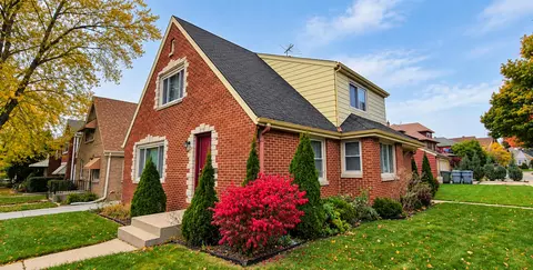 2705 N Carlton, Milwaukee, WI 53210