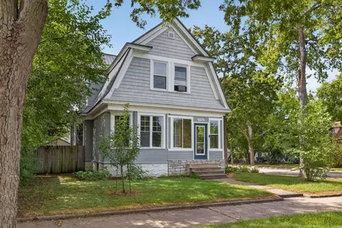 1733 Charles, La Crosse, WI 54603