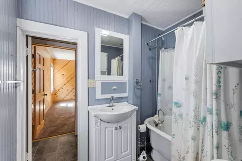 Bath - 318 Grove, Caledonia, MN 55921 photo 2 of 2