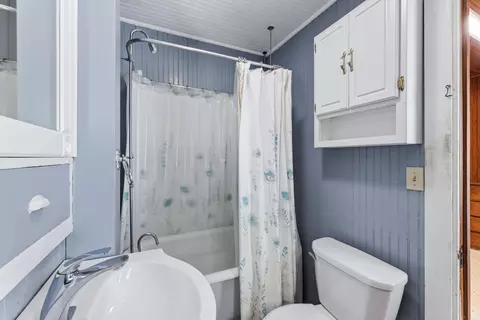 Bath - 318 Grove, Caledonia, MN 55921 photo 1 of 2