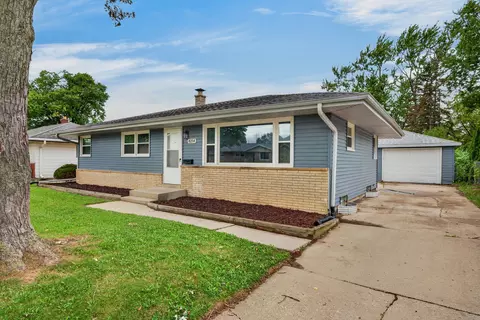 8254 W Daphne, Milwaukee, WI 53223