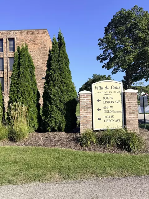 9002 W Lisbon #109, Milwaukee, WI 53222