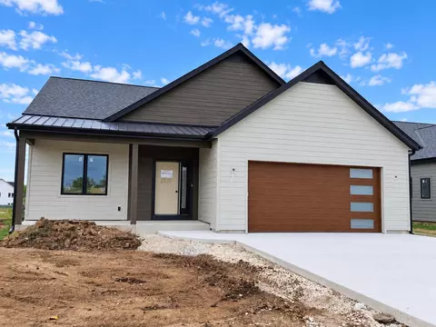 838 Stanton, Saukville, WI 53080