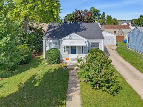 325 E Gauer, Milwaukee, WI 53207