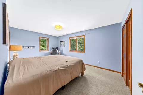 Bedroom - w237n3390 Five Flds, Pewaukee, WI 53072 photo 2 of 3