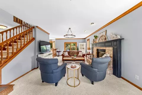 Living - w237n3390 Five Flds, Pewaukee, WI 53072 photo 2 of 5