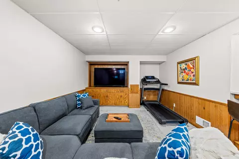 Living - w237n3390 Five Flds, Pewaukee, WI 53072 photo 5 of 5