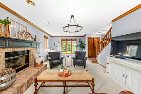 Living - w237n3390 Five Flds, Pewaukee, WI 53072 photo 3 of 5