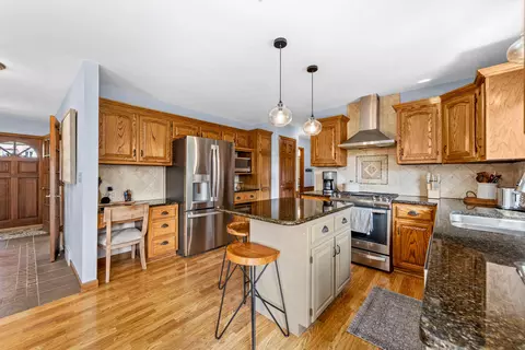 Kitchen - w237n3390 Five Flds, Pewaukee, WI 53072 photo 5 of 5