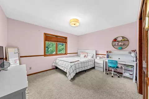 Bedroom - w237n3390 Five Flds, Pewaukee, WI 53072 photo 3 of 3