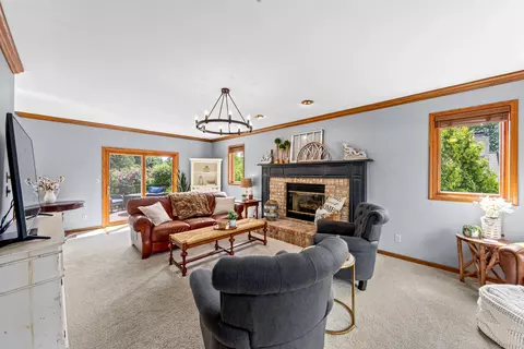 Living - w237n3390 Five Flds, Pewaukee, WI 53072 photo 1 of 5