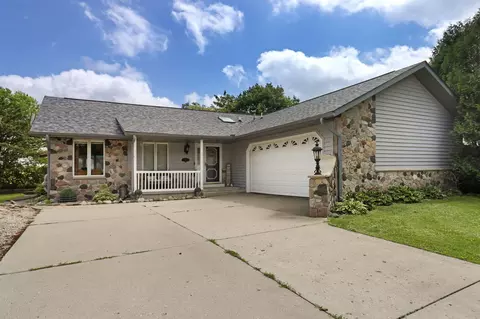 645 W W Est, Elkhorn, WI 53121