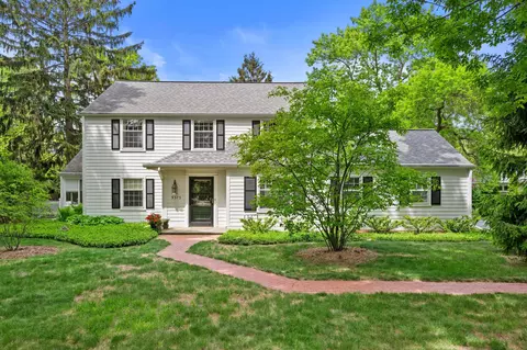 9373 N N Lk, Bayside, WI 53217