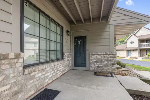 n80w12900 Fond Du Lac #5, Menomonee Falls, WI 53051