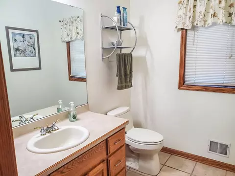 Bath - s89w34740 Eagle, Eagle, WI 53119 photo 1 of 1