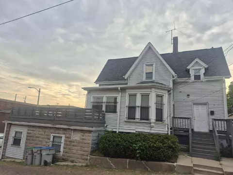 2028 W Michigan, Milwaukee, WI 53233