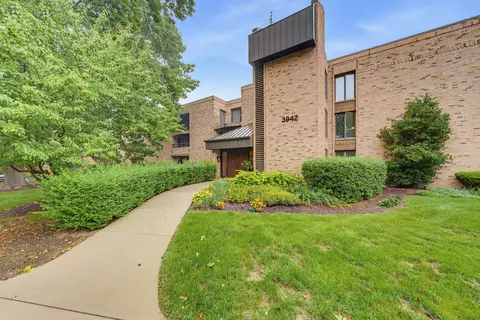 3942 N Oakland #135, Shorewood, WI 53211