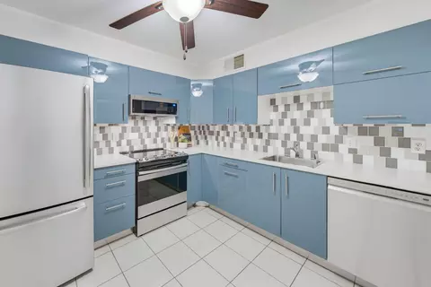 3942 N Oakland #135, Shorewood, WI 53211