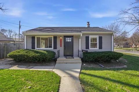 9155 W Park Hl, Milwaukee, WI 53226