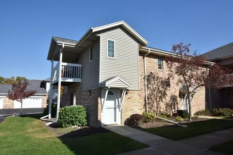 435 W Aspen #15, Oak Creek, WI 53154