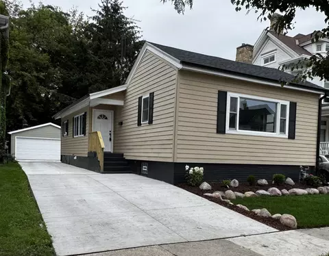 924 Wisconsin, Racine, WI 53403