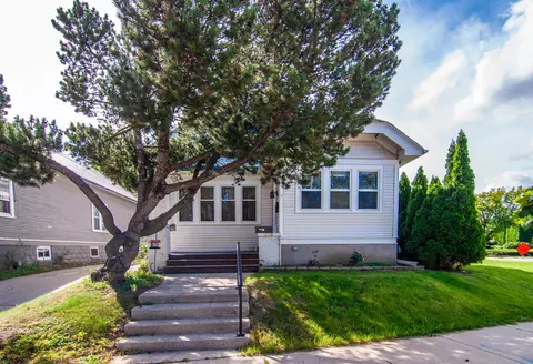5925 W Lloyd, Milwaukee, WI 53208