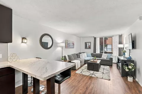 1409 Propsect #102, Milwaukee, WI 53202