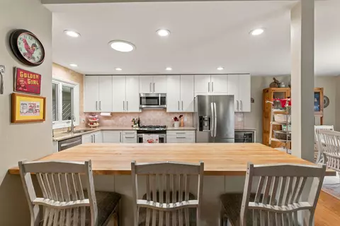 10305 N Adams, Mequon, WI 53092